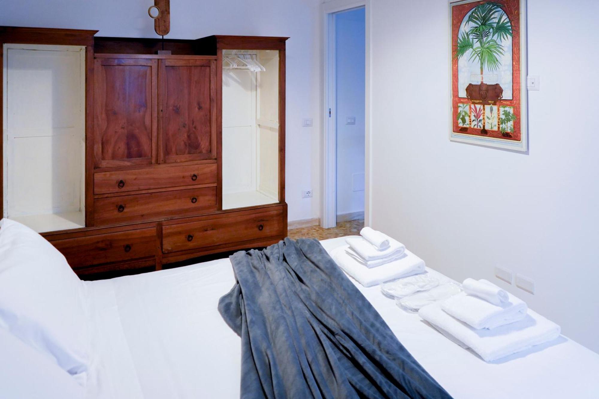 The Twenty - Vatican Apartment *
